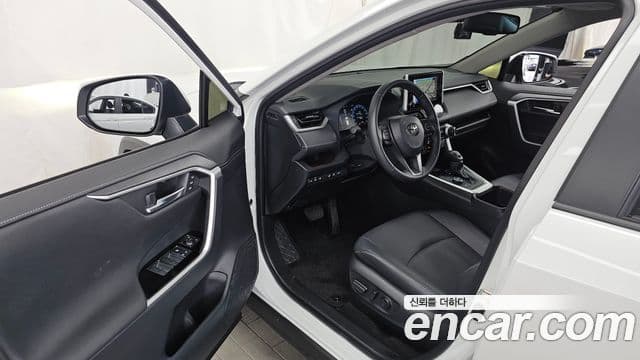 Toyota RAV4 2024 — Şəkil 9/20