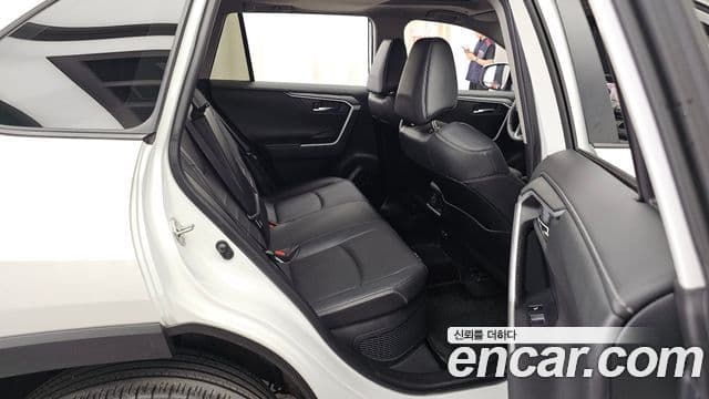 Toyota RAV4 2024 — Şəkil 12/20