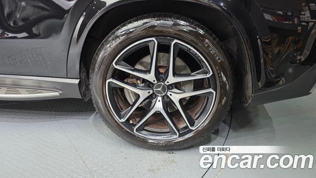 Mercedes-Benz GLE-Class 2022 — Photo 33/39