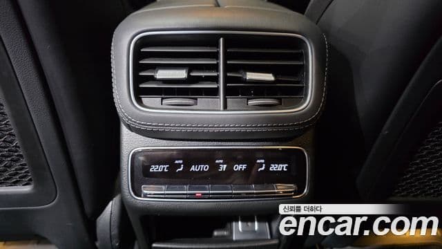 Mercedes-Benz GLE-Class 2022 — Photo 28/39