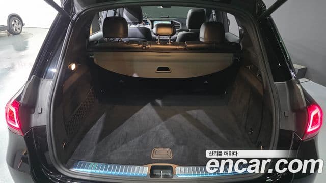 Mercedes-Benz GLE-Class 2022 — Photo 12/39