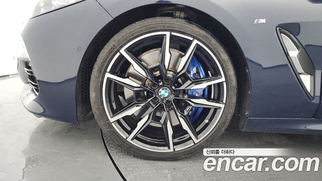 BMW 8 Series 2024 — Photo 22/35