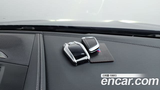 BMW 8 Series 2024 — Photo 15/35