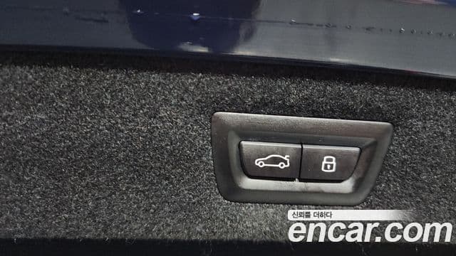 BMW 8 Series 2024 — Photo 2/35