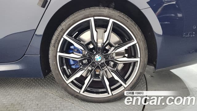 BMW 8 Series 2024 — Photo 34/35