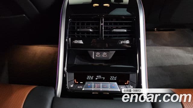 BMW 8 Series 2024 — Photo 26/35