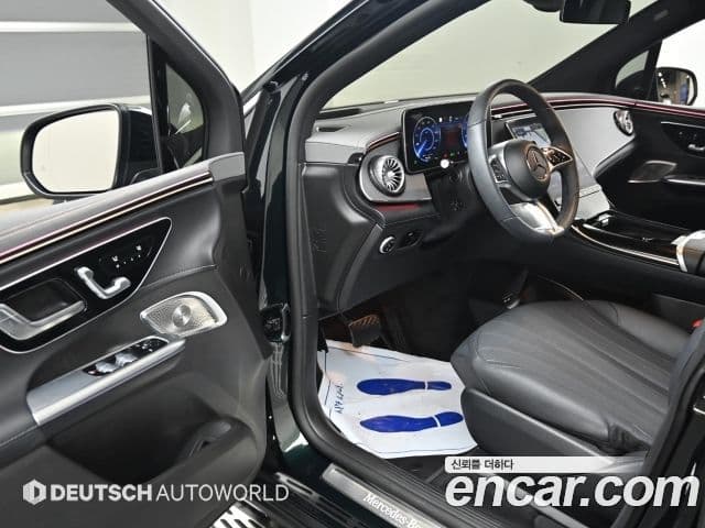 Mercedes-Benz EQE SUV 2023 — ფოტო 18/20