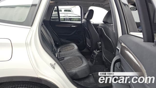 BMW X1 2021 — Şəkil 12/20