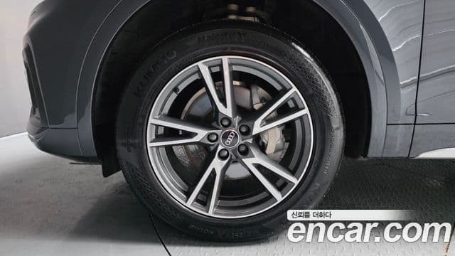 Audi Q5 2022 — ფოტო 5/20