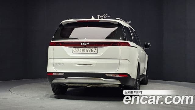 Kia Carnival 2023 — ფოტო 4/20