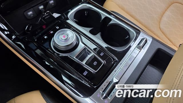 Kia Carnival 2023 — ფოტო 9/20
