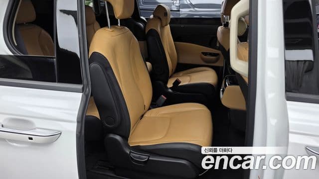 Kia Carnival 2023 — ფოტო 12/20