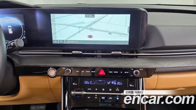 Kia Carnival 2023 — ფოტო 14/20