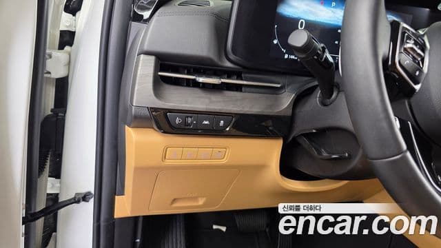 Kia Carnival 2023 — ფოტო 16/20