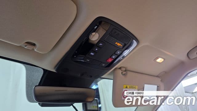 Kia Carnival 2023 — ფოტო 17/20