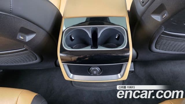 Kia Carnival 2023 — ფოტო 19/20