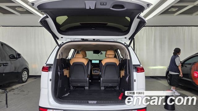 Kia Carnival 2023 — ფოტო 20/20