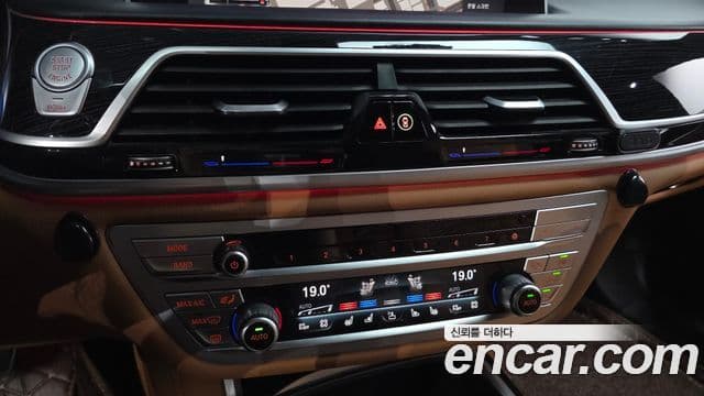 BMW 7 Series 2019 — Фото 17/20