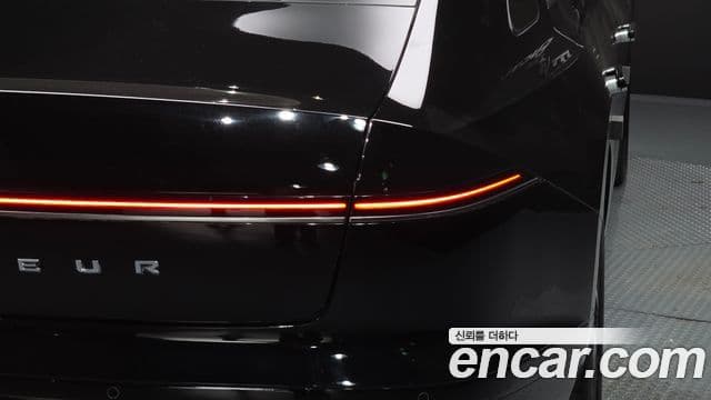 Hyundai Grandeur Hybrid 2023 — Photo 8/35