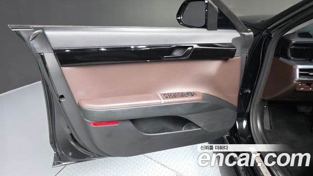 Hyundai Grandeur Hybrid 2023 — Photo 19/35