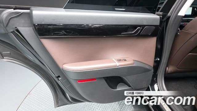 Hyundai Grandeur Hybrid 2023 — Photo 33/35