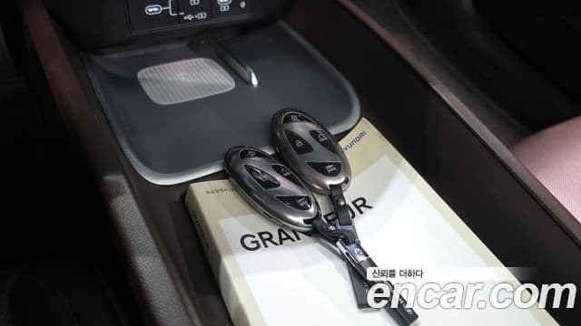 Hyundai Grandeur Hybrid 2023 — Photo 31/35