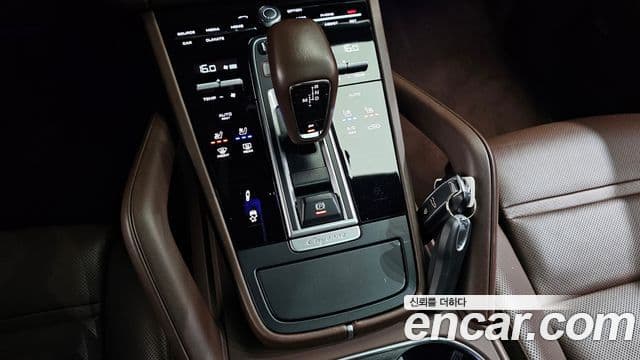 Porsche Cayenne 2022 — ფოტო 8/20