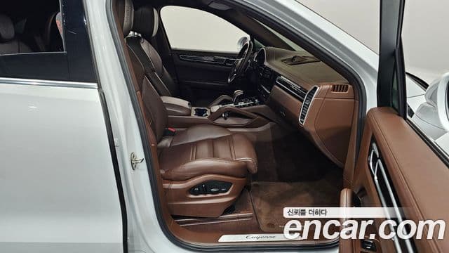Porsche Cayenne 2022 — Photo 11/38