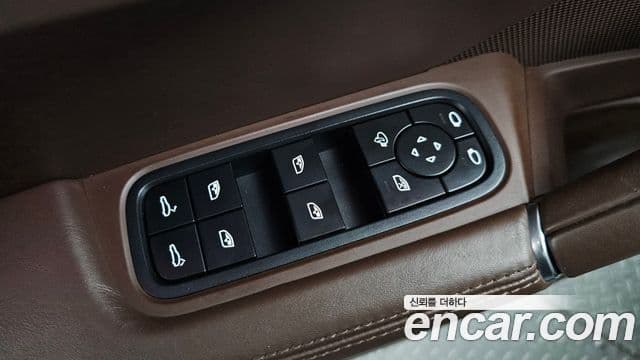 Porsche Cayenne 2022 — Photo 19/38