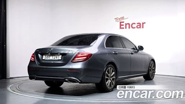 Mercedes-Benz E-Class 2018 — ფოტო 2/20