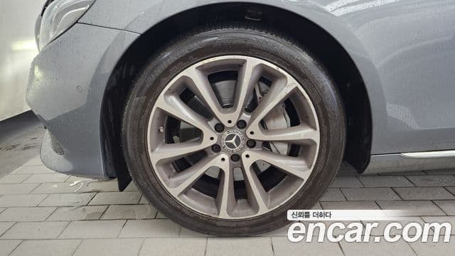 Mercedes-Benz E-Class 2018 — ფოტო 5/20