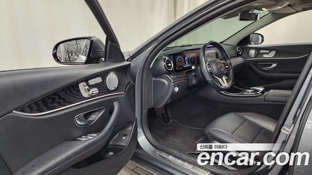 Mercedes-Benz E-Class 2018 — ფოტო 10/20