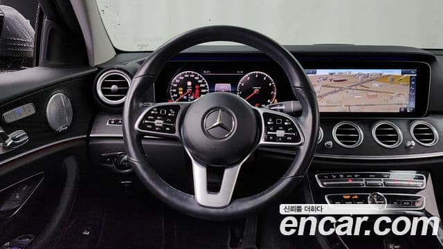 Mercedes-Benz E-Class 2018 — ფოტო 13/20