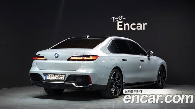 BMW 7 Series 2023 — ფოტო 2/20