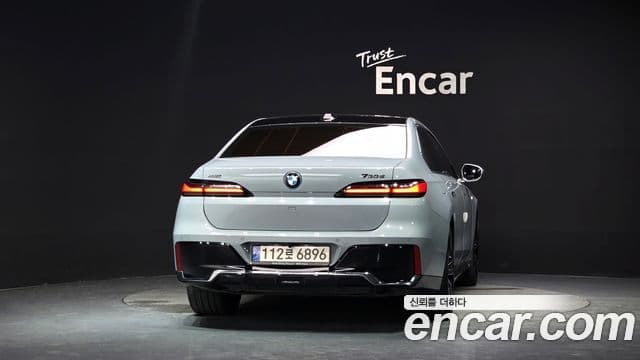 BMW 7 Series 2023 — ფოტო 4/20