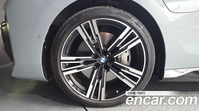 BMW 7 Series 2023 — ფოტო 5/20