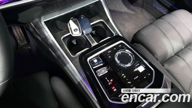 BMW 7 Series 2023 — ფოტო 9/20