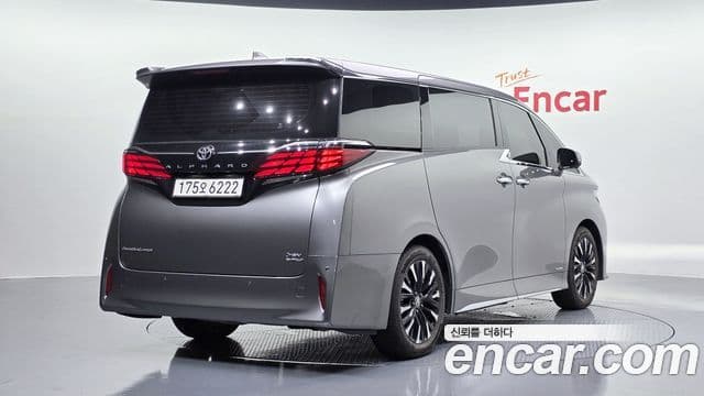 Toyota Alphard 2025 — Фото 2/20