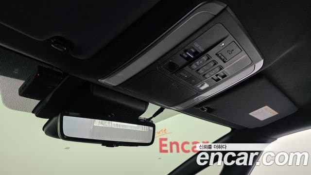 Toyota Alphard 2025 — Photo 11/36