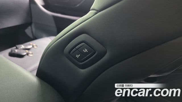 Toyota Alphard 2025 — Photo 31/36