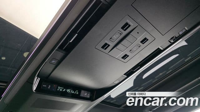Toyota Alphard 2025 — Photo 1/36