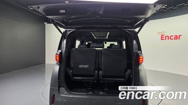 Toyota Alphard 2025 — Photo 33/36