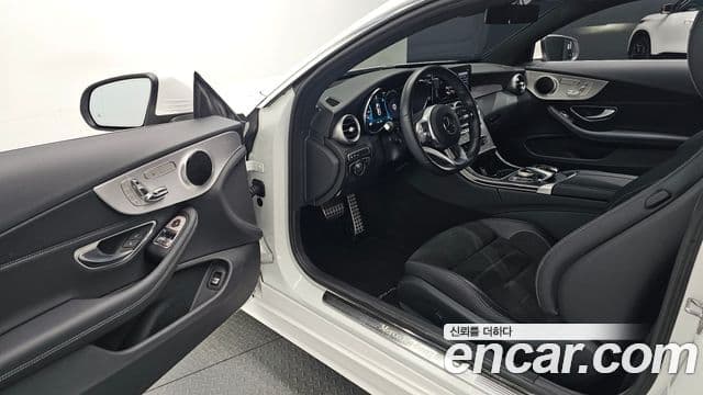 Mercedes-Benz C-Class 2021 — Photo 1/20