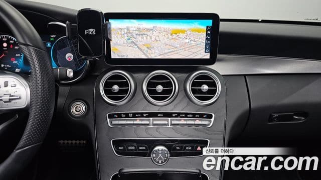 Mercedes-Benz C-Class 2021 — Photo 11/20