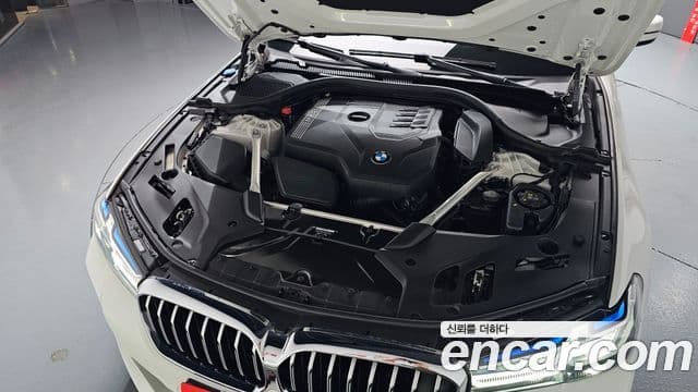 BMW 5 Series 2023 — ფოტო 6/20