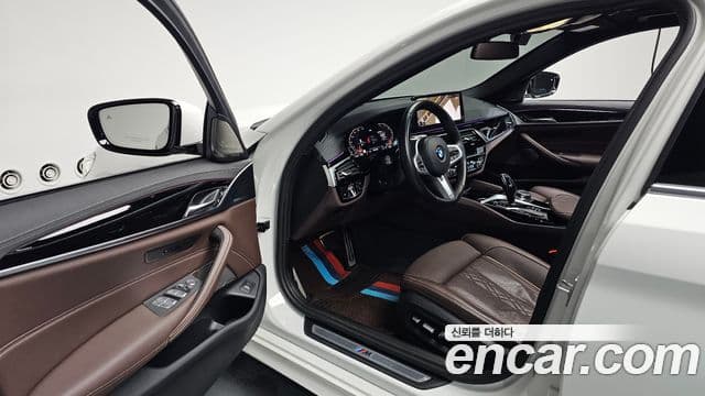 BMW 5 Series 2023 — ფოტო 9/20