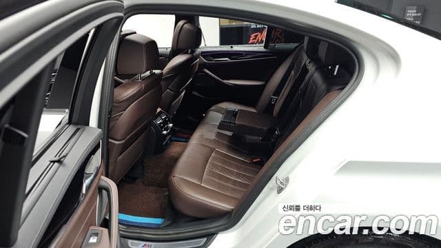 BMW 5 Series 2023 — ფოტო 12/20