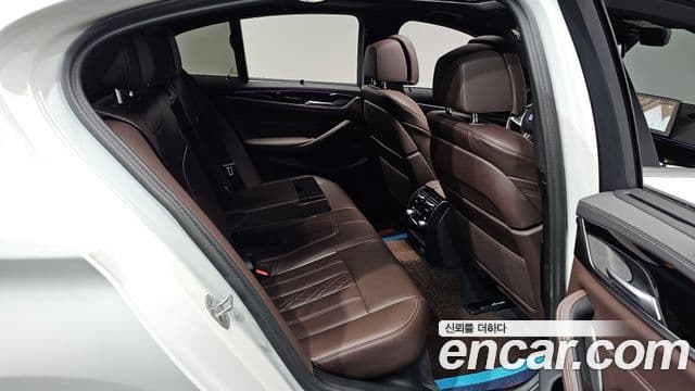 BMW 5 Series 2023 — ფოტო 13/20