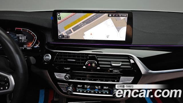 BMW 5 Series 2023 — ფოტო 15/20