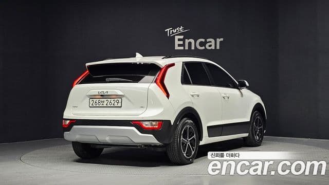 Kia Niro 2022 — Фото 2/20